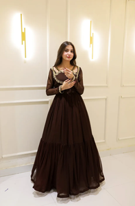 ชุดอนาร์กาลีสีน้ำตาลเข้ม ประดับด้วยงานฝีมือแบบอินเดียและปากีสถาน - Product Image 2