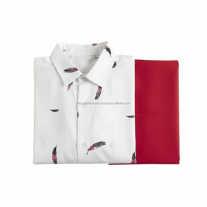 Ensemble de shorts imprimés pour hommes sur mesure OEM - Chemise à manches courtes à motif plume blanche et short rouge, tenue d'été 2 pièces - Product Image 5