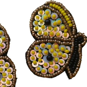 Pendientes de mariposa, cuentas de semillas hechas a mano, bordado colorido, joyería con cuentas de lentejuelas, diseño único, declaración, accesorios de moda - Product Image 1