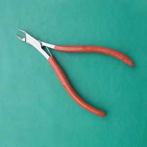 Excelente calidad de pinza para cutículas con instrumentos de belleza Red Dip Ce Acero inoxidable alemán de alta calidad ANAAIF ENTEREPRISES - Product Image 2