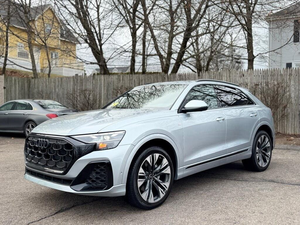 Superbe Q8 quattro Premium Plus 55 TFSI d'occasion 2025 avec pack Executive, démarrage à distance, sièges en cuir, jantes en alliage - Product Image 5