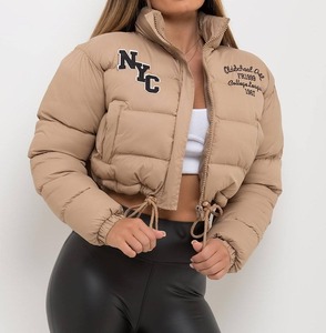 Blouson Bomber Court en Tissu Tissé Chaud d'Hiver de Haute Qualité pour Femmes avec Logo Personnalisé - Product Image 3