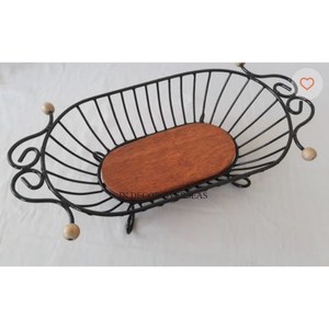 Panier de rangement de fruits et de pain de créateur de fantaisie antique enduit de poudre de couleur noire en métal de qualité luxueuse avec l'approvisionnement de base en bois - Product Image 6