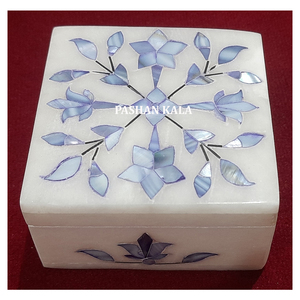 Boîte à bijoux en marbre blanc de forme rectangulaire faite à la main avec incrustation de nacre Design floral de couleur bleue Boîte de cadeau en chocolat utilisée - Product Image 2
