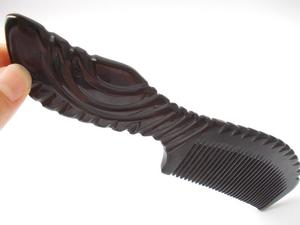 Peigne de poche en corne de vache fait main, écologique et luxueux, à dents fines - Design moderne pour un usage quotidien, cadeaux d'affaires et décoration intérieure - Product Image 3