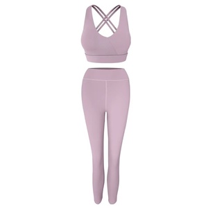 Conjuntos Deportivos Súper Geniales para Mujer, Ropa de Gimnasio, Ropa Deportiva Activa, Conjuntos de 3 Piezas con Sujetador Deportivo, Leggings hasta el Tobillo y Pantalones Cortos - Product Image 1
