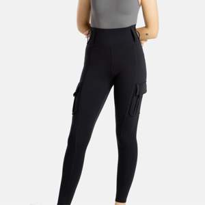 Leggings noirs d'entraînement utilitaire pour femmes-Leggings taille haute et durables avec plusieurs poches pour la salle de sport et les vêtements de sport de tous les jours - Product Image 5