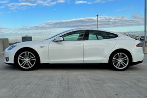 TESLA MODEL S P85 d'occasion 2013, conduite à gauche/droite - Product Image 2