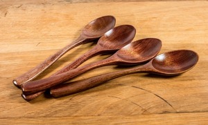 Cuillère en bois artisanale Cuisine rustique Essentiel Cuillères de cuisine en bois poli à la main Cuisine en bois par croissant artisanat - Product Image 2