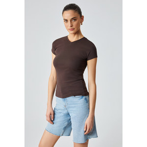 ETHIQUET MARTA Camiseta ajustada de manga corta con cuello redondo para mujer - Product Image 6