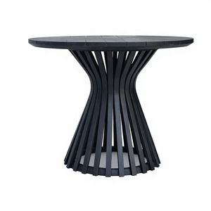 Mesa de Comedor Redonda de Teca para Exteriores Xaviera, Moderna y Resistente, con Características Resistentes a los Rayos UV y al Agua, para Uso en Parques, Hoteles y Villas - Product Image 1