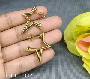 ต่างหูแบบติดหูทรงดาวสีทองโบราณ ประดับมุกเทียม เครื่องประดับงานปาร์ตี้สุดคลาสสิก ชุบทอง SKU 11007 - Product Image 3