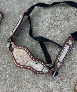 ชุดหนังแทคแบบตะวันตกคลาสสิกปลอกคอบังเหียนและหน้าอกเครื่องมือสำหรับการแข่งขี่คาวบอยและการใช้แบบโรดิโอ - Product Image 1