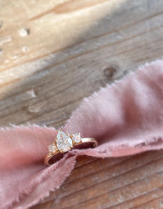 Bague en diamant personnalisée en usine Bague plaquée or 18 carats Bague de fête d'anniversaire de mariage en diamant Moissanite 2 carats - Product Image 5