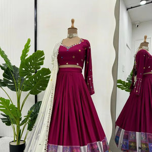 Diseñador de lanzamiento Navratri Special Rayon Impresión digital y trabajo de espejo real con lienzo Patta Border Lehenga Choli con Dupatta - Product Image 1