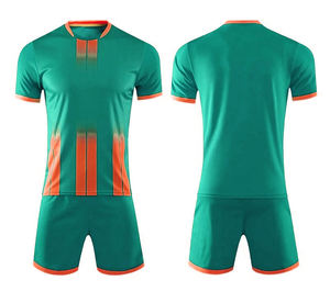 Kit de fútbol de sublimación completa personalizado para hombres y mujeres, camiseta de fútbol cómoda de tela ligera suave, 100% poliéster - Product Image 1