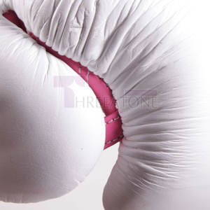 Guantes de boxeo con malla transpirable para una ventilación mejorada Guantes de entrenamiento duraderos para boxeo, kickboxing y Muay Thai - Product Image 4