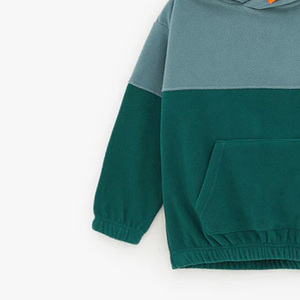 Sweat à capuche pull personnalisé de haute qualité pour enfants en polaire respirante avec blocage de couleur Sweats à capuche confortables et écologiques - Product Image 4
