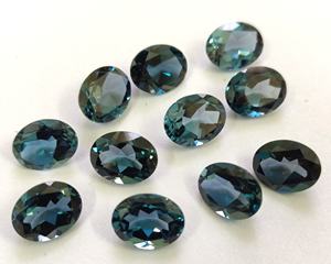 Topaze bleue de Londres naturelle coupe ovale 7x9mm à facettes-Topaze bleue de Londres en vrac - Product Image 1