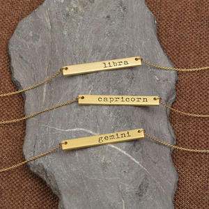 व्यक्तिगत खोदना सोना मढ़वाया तांबा क्षैतिज बार हार रत्न राशि चक्र पर हस्ताक्षर पत्र लटकन हार - Product Image 2