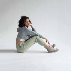 Offre Spéciale femmes haut court sweats à capuche fabriqués dans un matériau de haute qualité femmes haut court sweats à capuche anti-boulochage respirant sweats à capuche pour femme - Product Image 5