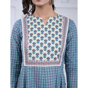 Vestido Anarkali Clásico Azul de Algodón con Estampado de Bloques y Corte en A - Product Image 2
