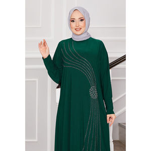 Elegante Vestido Hijab A-Line Color Verde Esmeralda con Cuello Alto y Detalles de Pedrería, Elemento de Moda Sencillo - Product Image 2