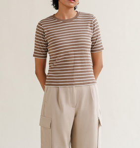 Vente en gros de vêtements de rue d'été pour femmes, t-shirt court à rayures vintage, coton de haute qualité, séchage rapide, respirant, logo personnalisé - Product Image 4