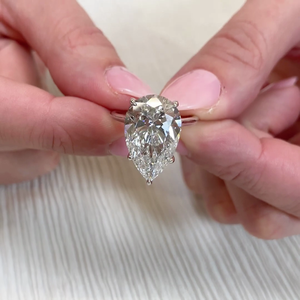 Bague de fiançailles solitaire pour femme avec diamant de laboratoire de 7,00 carats, forme poire, certification IGI D-E-F VVSVS - Product Image 1