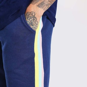 Ensembles de shorts imprimés élégants pour hommes de haute qualité et durables, parfaits pour les vêtements décontractés et les vêtements de sport, ensembles jumeaux à rayures pour hommes - Product Image 4