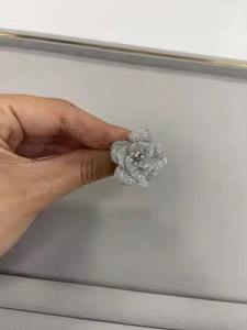 ชุดแหวนเพชรรูปดอกไม้สีขาวทอง14K ทำด้วยมือสำหรับการปลูกในห้องแลปค็อกเทลทรงกลมของขวัญการหมั้นสำหรับเธอ - Product Image 4