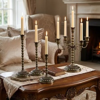 Candélabre rustique en fer bronze multi-bras sans flamme, fait main, avec découpes géométriques marocaines, finition thermolaquée, centre de table pour la maison