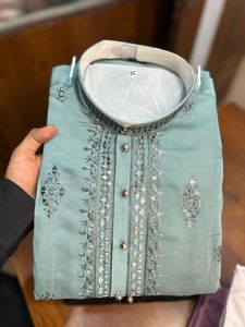 Vêtements ethniques pour mariage, fiançailles et occasions festives Robe indienne de mariage et de festival pour hommes Ensemble classique Kurta pour hommes - Product Image 5