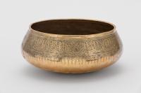 Cuenco de servicio de metal de calidad superior con superficie pulida de espejo para ocasiones especiales - Product Image 4