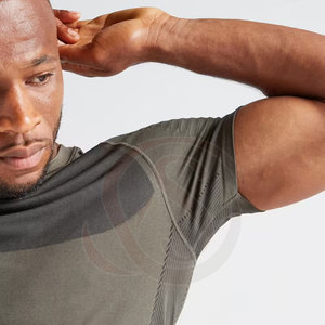 T-shirt de sport personnalisé pour homme, coupe classique, respirant, en toile et élasthanne/polyester, col rond, manches courtes, pour la course et la gym - Product Image 4