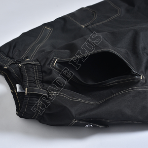 Pantalones Cargo Negros Personalizados, Térmicos, Impermeables y Resistentes al Viento, con Cierre de Cremallera, Dobladillo Ajustado y Múltiples Bolsillos Utilitarios - Product Image 4