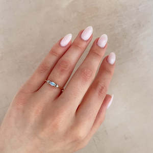 Anillo Daydreamer de Oro Blanco Pulido de 14k con Ópalo Marquesa y Diamantes, Elegantes Anillos de Diamantes - Product Image 1