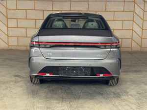 2025 Des Tro Yer 05 Chazor 05 Sedán/Van Híbrido de Alta Velocidad, 4 Puertas, 5 Plazas, SUV, Caja de Cambios Automática, Vehículo Energético 4x4, 185 km/h - Product Image 6