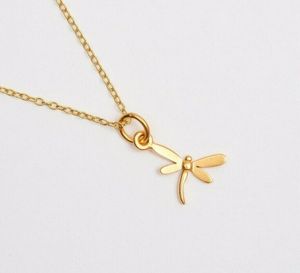 Collier à chaîne pendentif libellule créatif et délicat pour mariage en or jaune 10 carats dernière mode libellule mignonne en vente - Product Image 4