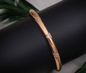 Brazalete Abierto Delgado Chapado en Oro para Mujer, con Incrustaciones de Circonitas Cúbicas, Acero Inoxidable de Alta Calidad, Estilo Moderno para Bodas - Product Image 1