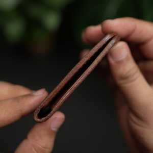 ไม่ใช่. กระเป๋าสตางค์หนัง 108 สลิมเอเวอร์การ์ด สีน้ำตาลบัค - Product Image 5