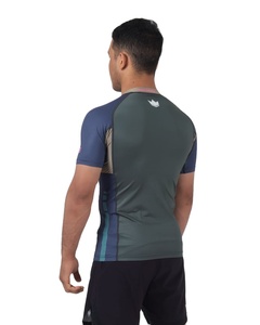 MMA Jiu Jitsu Rash Guard Couleur Personnalisée Manches Courtes Haute Qualité 240g Tissu Impression Numérique pour Hommes - Product Image 2