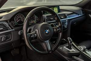 BMW 330i xDrive Sports Wagon AWD 2018 Usado, con Paquetes M Sport y Premium, Mayormente Usado en Clima Cálido - Product Image 4