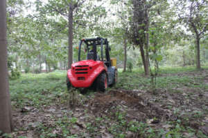 4ton 4WD Rough Terrain <strong>Forklift</strong> Internal Combustion Truck <strong>Diesel</strong> <strong>Forklift</strong> 4000kg 4WD <strong>Chinese</strong> Engine Rough <strong>Forklift</strong> - Product Image 6