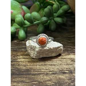 Bague statement en argent sterling et coquille d'huître barbelée, faite à la main par des artisans Navajo, taille 6.75 - Product Image 1