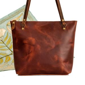 Bolsos de mano de lujo para mujer, gran capacidad, diseño personalizado, bolso de moda de cuero genuino para mujer - Product Image 1