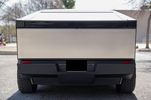 Tesla Cybertruck 2024, transmission intégrale, faible kilométrage, turbo, cuir, boîte automatique, conduite à gauche, essence, état neuf - Product Image 2