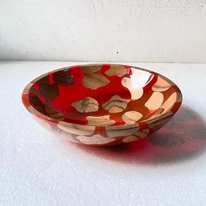 Bol de service Transparent en résine époxy de couleur rouge, incrustation en bois, vaisselle, saladier, personnalisé, décor de maison, bol en bois de concepteur - Product Image 2