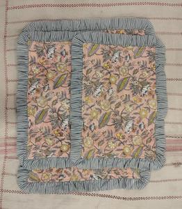 Napperons de table matelassés en coton imprimé de blocs de main colorés avec volant, napperons à volants en coton imprimé floral coloré pour la décoration - Product Image 2