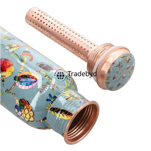 Bouteille d'eau polyvalente en cuivre par Tradebyd Modern Design pour la salle de sport, le bureau et l'utilisation active quotidienne - Product Image 5